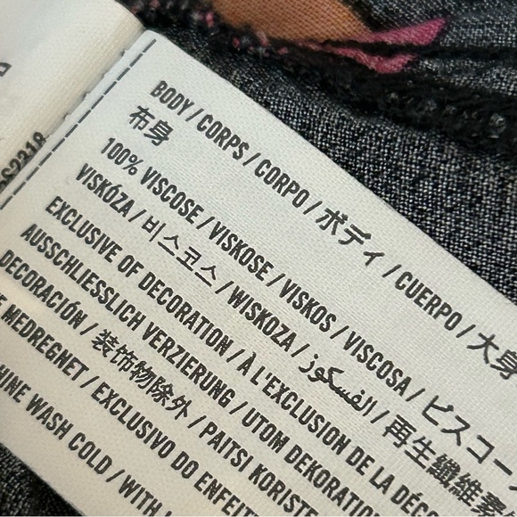 💕 Hollister Black Casual Button Down Shirt with Vibrant Floral Design L - Picture 7 of 10